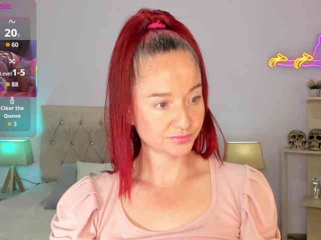 lucy-hott webcam