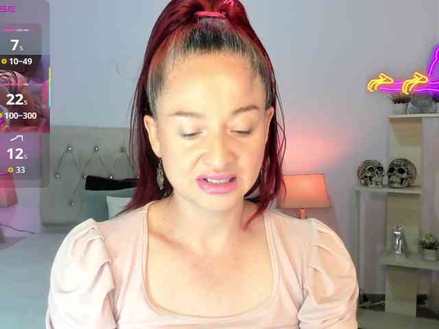 lucy-hott webcam