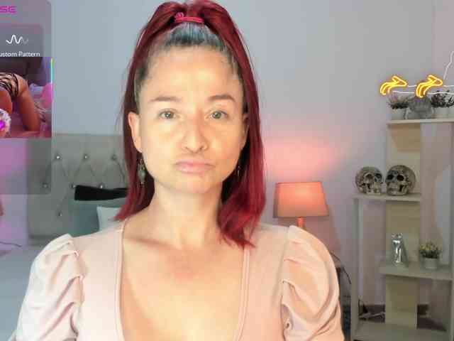 lucy-hott webcam