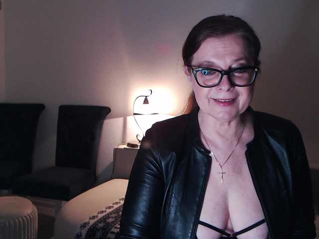 HelenBerg's BongaCams show and profile