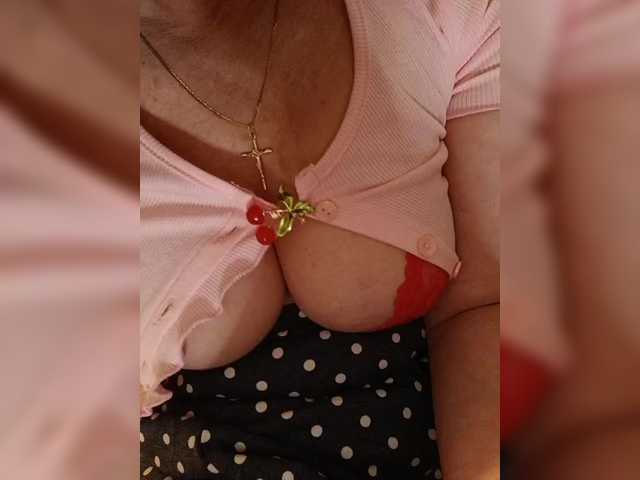 HelenBerg's BongaCams show and profile