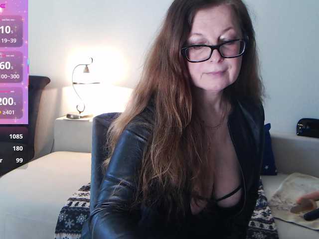 HelenBerg's BongaCams show and profile