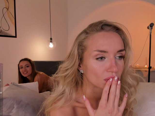  WhoreRobot chat room