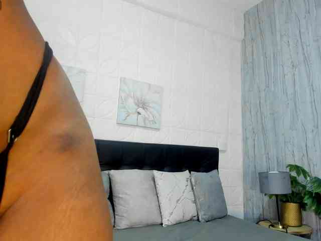 SashaLuxx webcam
