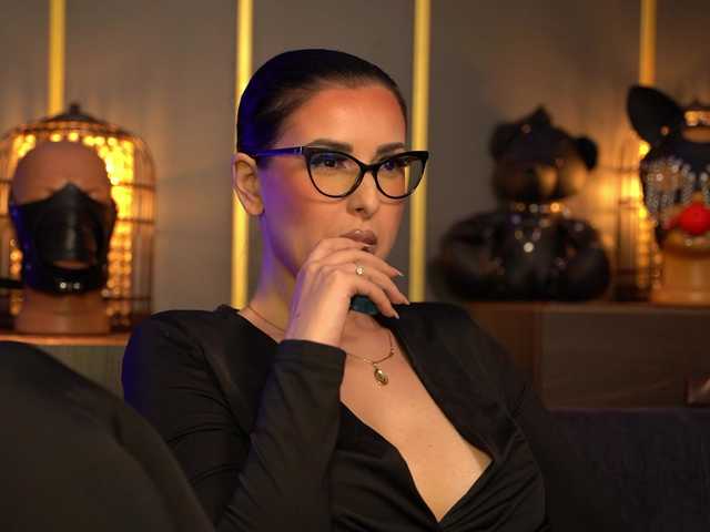 KellyKent's BongaCams show and profile