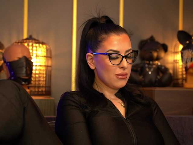 KellyKent's BongaCams show and profile