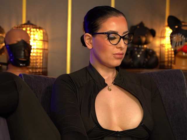 KellyKent's BongaCams show and profile