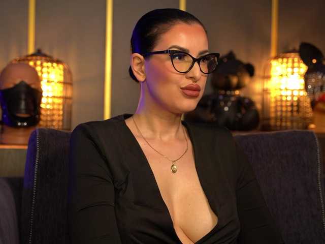 KellyKent's BongaCams show and profile