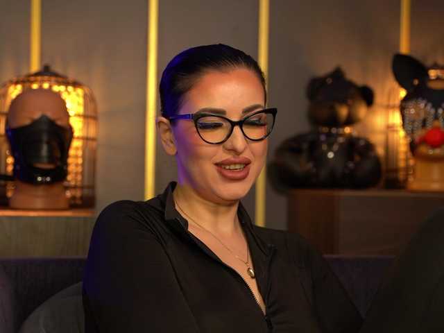 KellyKent's BongaCams show and profile