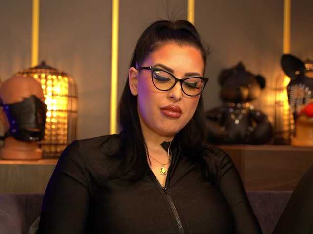 KellyKent's BongaCams show and profile