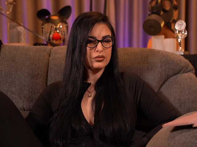 KellyKent's BongaCams show and profile