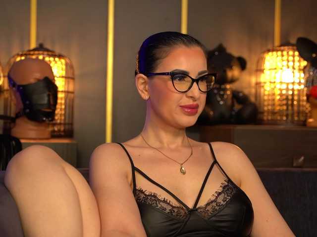 KellyKent's BongaCams show and profile