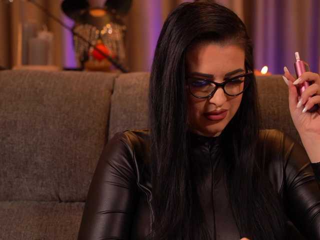 KellyKent's BongaCams show and profile