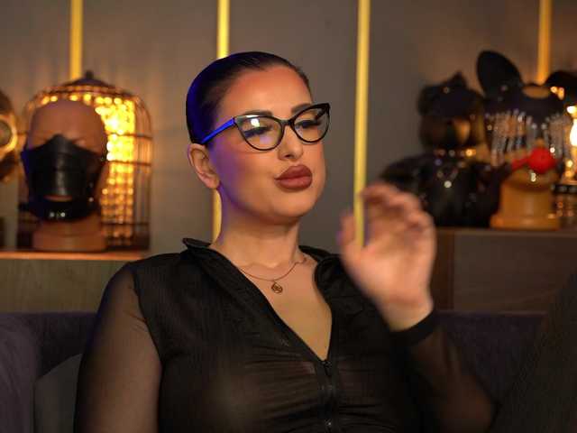 KellyKent's BongaCams show and profile