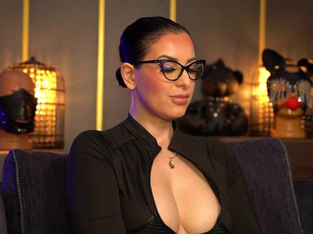 KellyKent's BongaCams show and profile