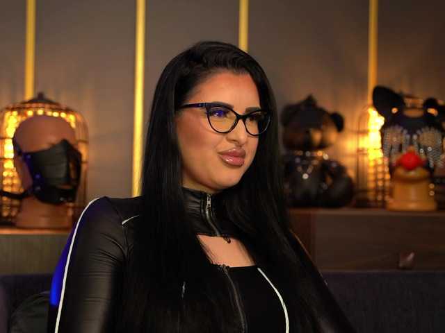 KellyKent's BongaCams show and profile