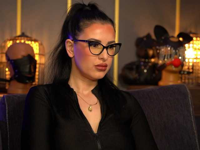 KellyKent's BongaCams show and profile