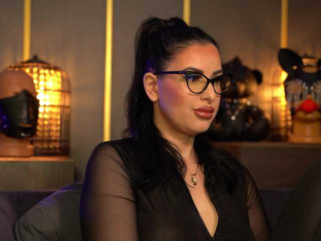 KellyKent's BongaCams show and profile