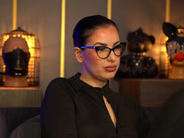 KellyKent's BongaCams show and profile