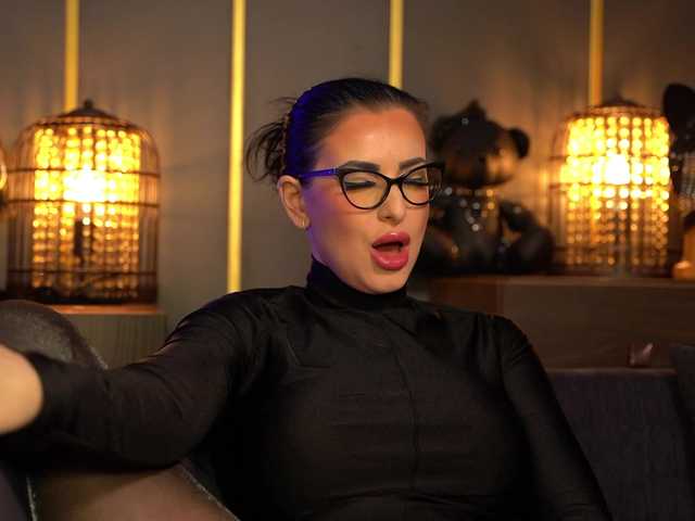 KellyKent's BongaCams show and profile