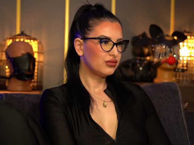 KellyKent's BongaCams show and profile