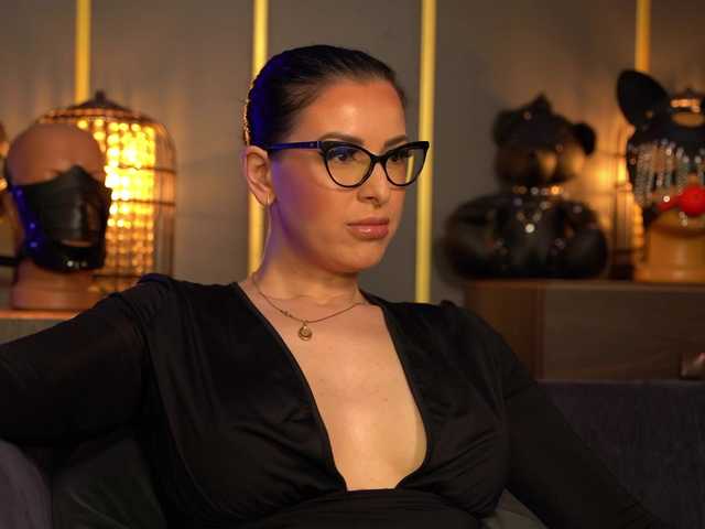 le modèle KellyKent est en webcam porno dans un show sur le site bongacams, il possède les tags suivants: White/Caucasian,Brunette,Shaved