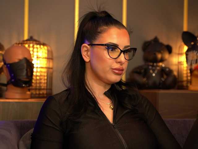 KellyKent's BongaCams show and profile