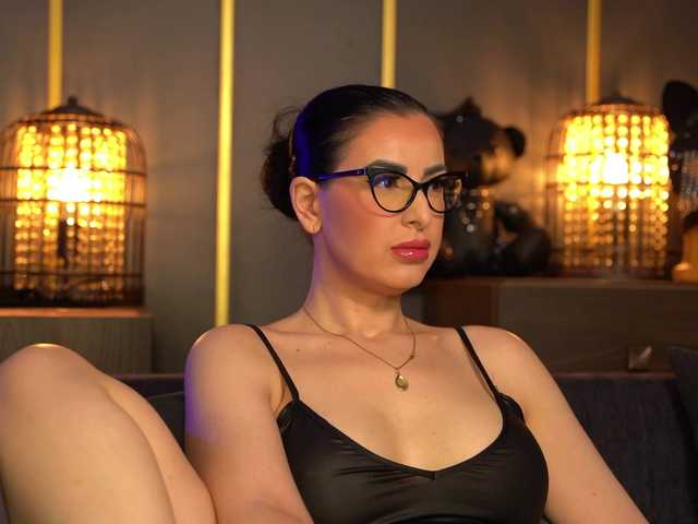 KellyKent's BongaCams show and profile