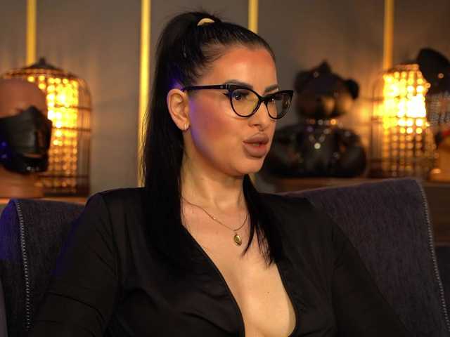 le modèle KellyKent est en webcam porno dans un show sur le site bongacams, il possède les tags suivants: White/Caucasian,Brunette,Shaved