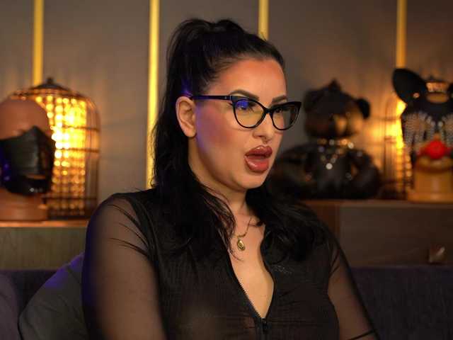 KellyKent's BongaCams show and profile