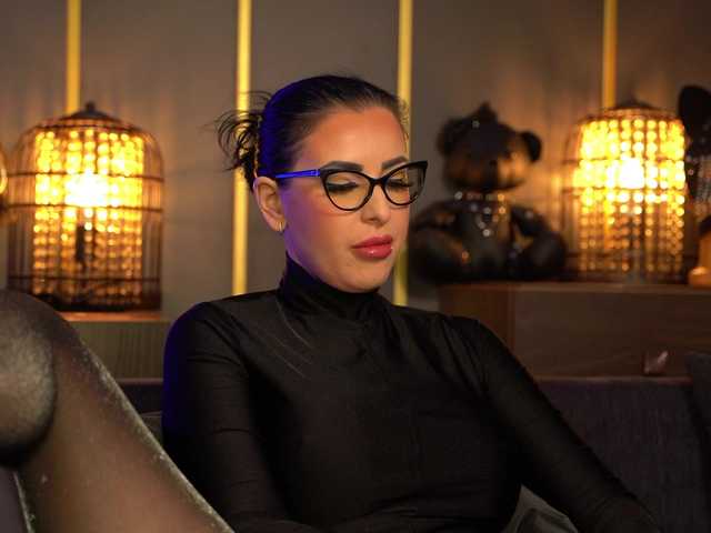 KellyKent's BongaCams show and profile