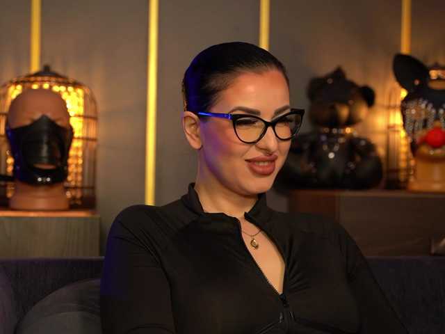 KellyKent's BongaCams show and profile