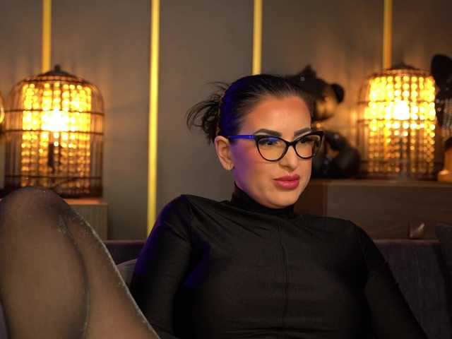 KellyKent's BongaCams show and profile