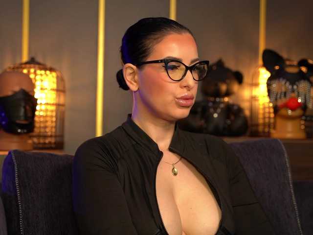 KellyKent's BongaCams show and profile