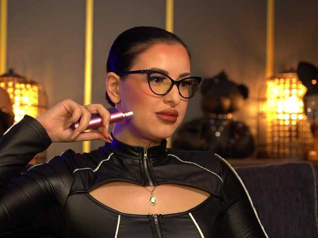 KellyKent's BongaCams show and profile