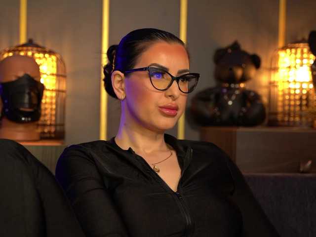 KellyKent's BongaCams show and profile