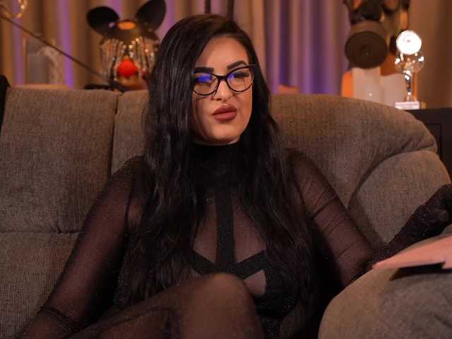 KellyKent's BongaCams show and profile