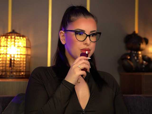 KellyKent's BongaCams show and profile