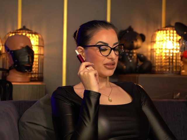 KellyKent's BongaCams show and profile