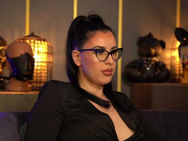 KellyKent's BongaCams show and profile