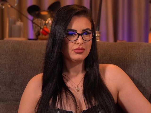 KellyKent's BongaCams show and profile