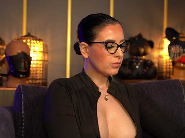 KellyKent's BongaCams show and profile