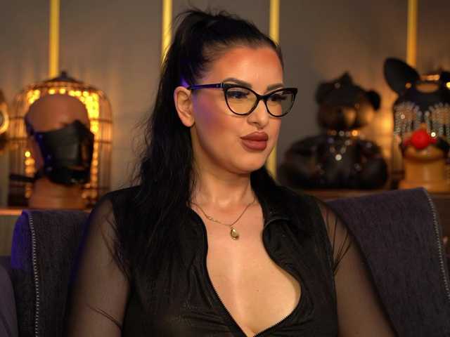 KellyKent's BongaCams show and profile