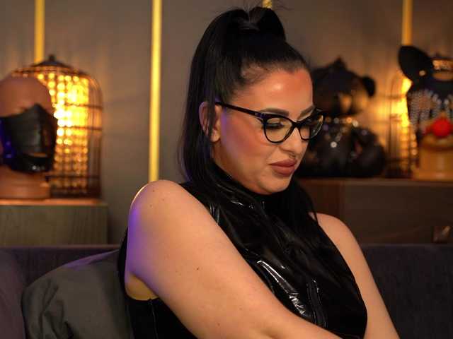 KellyKent's BongaCams show and profile