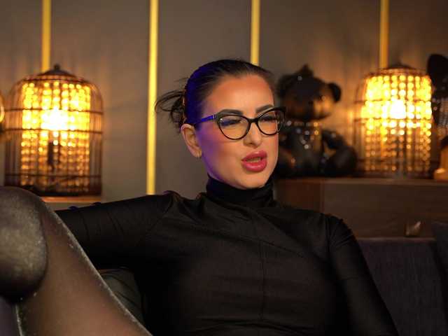 KellyKent's BongaCams show and profile