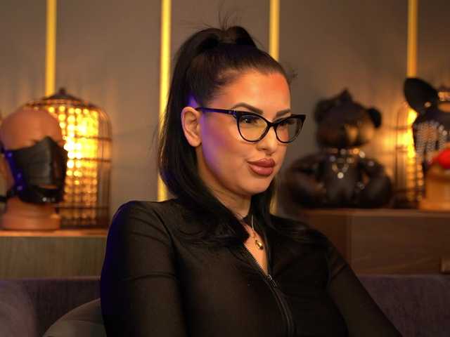 KellyKent's BongaCams show and profile