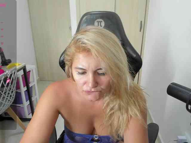 Andylovense Live Webcam on BongaCams