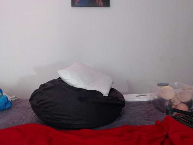 Lizhot2305's BongaCams show and profile