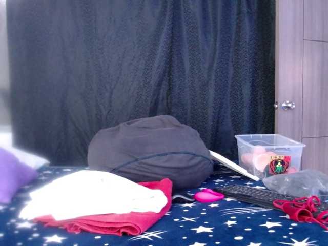 Lizhot2305's BongaCams show and profile