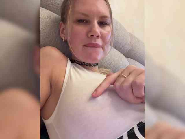 Pinkie-Pie Live Webcam on BongaCams